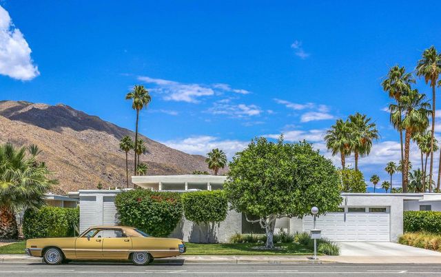 Mid century house in Palm Springs, CA exterior