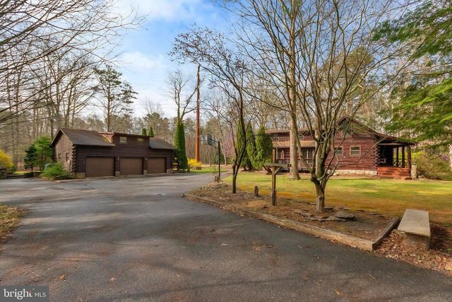 Pittsgrove, NJ log cabin exterior