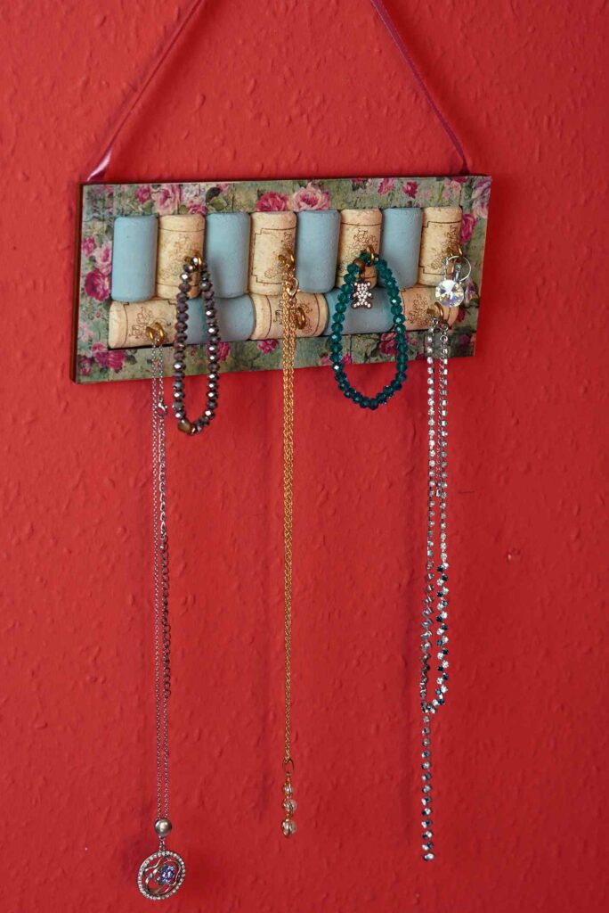 Wine cork jewelry organizer