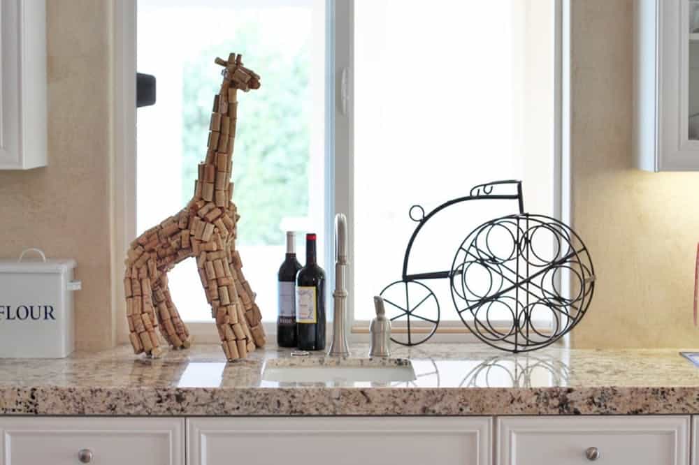 Wine cork giraffe sculpture diy
