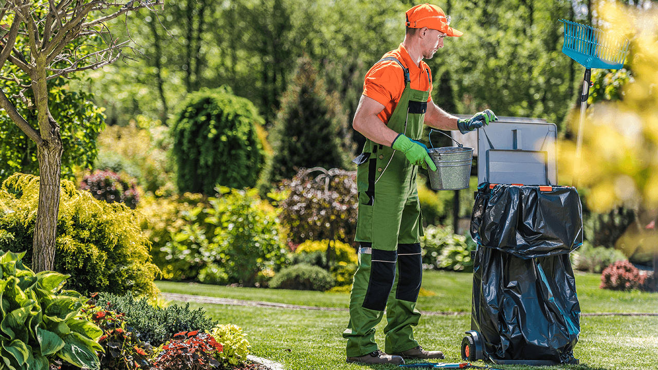 how to hire a groundskeeper