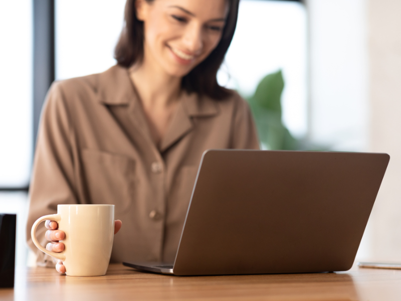 Out of office messages - Funny ooo - woman on computer laughing